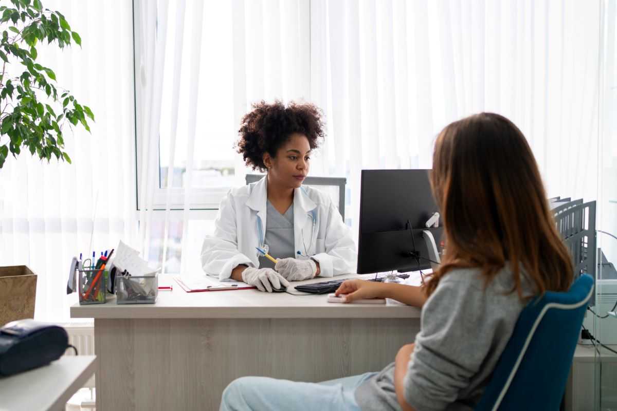 Doctor discussing self-diagnosis with a patient.