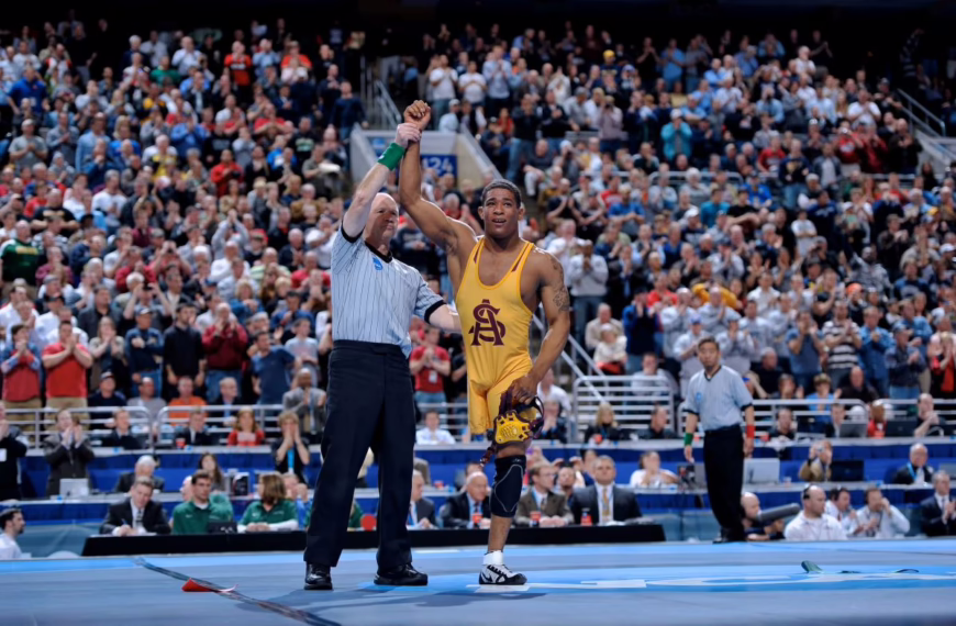 Anthony Robles winning the 2011 Division 1 NCAA Wrestling Championship.