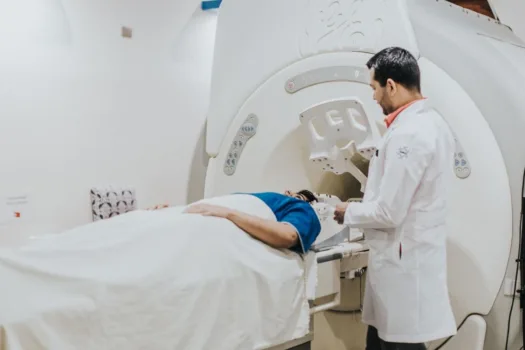 Man getting a brain MRI.