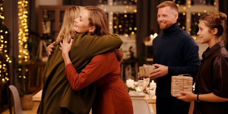 7 Tips to Support a d/Deaf or Hard of Hearing Loved One During the Holidays