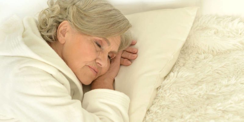 5 Comfortable and Cozy Bedding Items That Help with Painsomnia