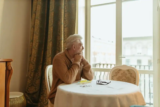 A Guide to Caring for a Senior with Dementia